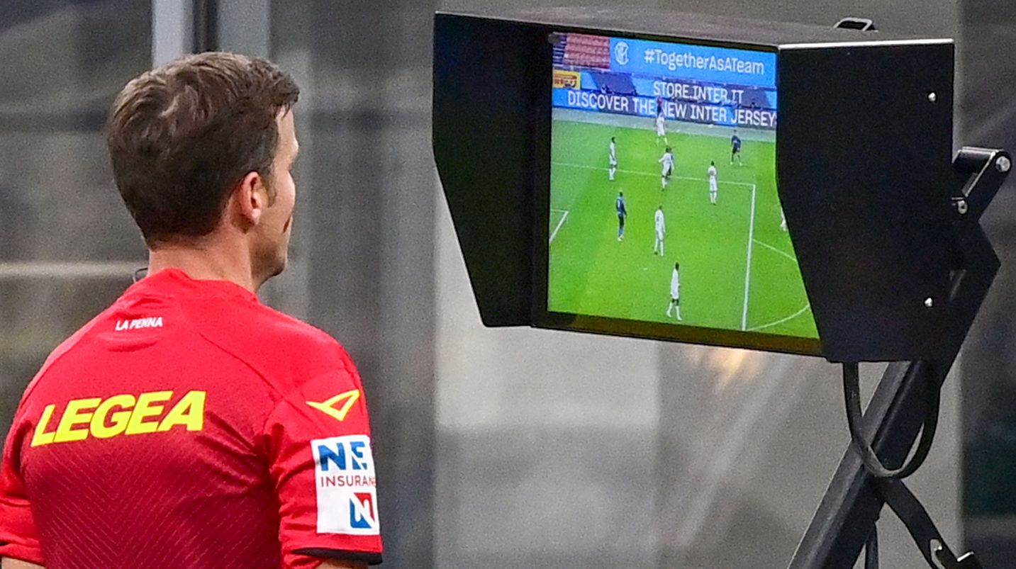 VAR в футболе: революция в судействе или спорная технология? - 1